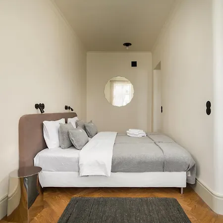 Hoza 61 Superior By Bookinghost *